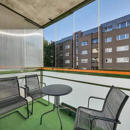 Daire 2 Bedroom In Kadriorg With Sauna Balcony And Free Parking