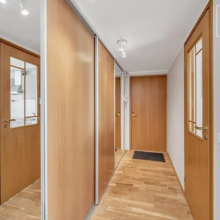 2 Bedroom In Kadriorg With Sauna Balcony And Free Parking Apartamento Talin
