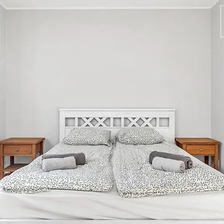 Daire 2 Bedroom In Kadriorg With Sauna Balcony And Free Parking Tallinn